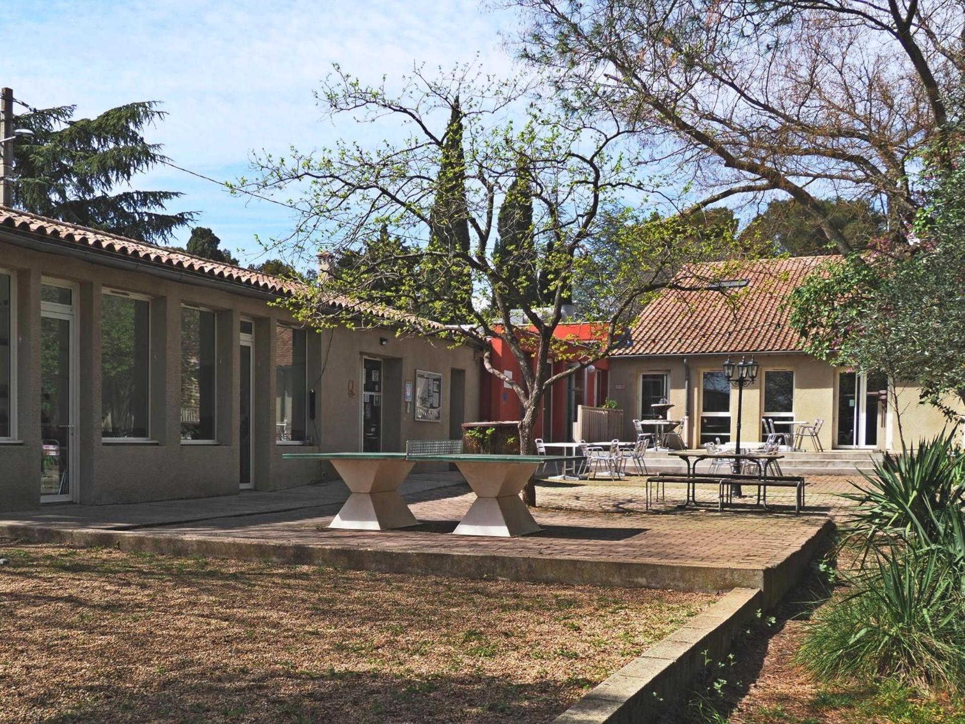 Auberge De Jeunesse Hi Nîmes Exterior photo